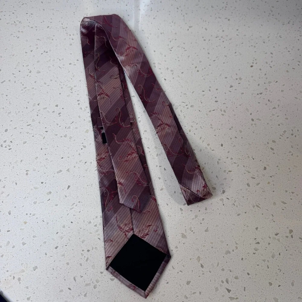 Hugo Boss Mens Silk Tie Burgundy Plum Striped Feather Jacquard Made in Italy
